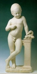 Estatua de niño de la antigua Lilea